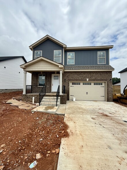 172 Cardinal Creek Dr, Clarksville, TN 37040