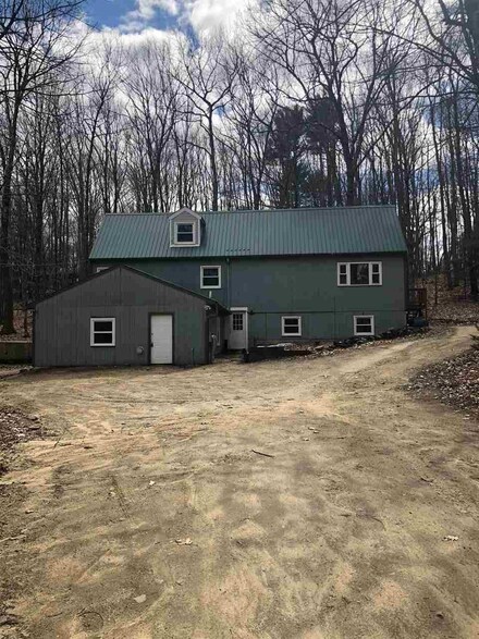 4 Little River Rd, Lee, NH 03861