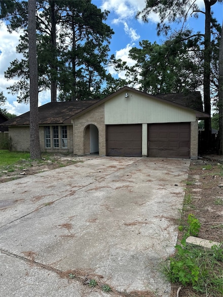 8006 White Swan Dr, Humble, TX 77396
