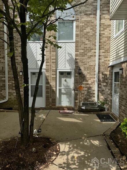 304 Madaline Dr, Avenel, NJ 07001