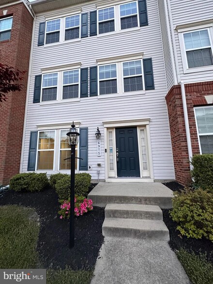 6975 Southmoor St, Hanover, MD 21076