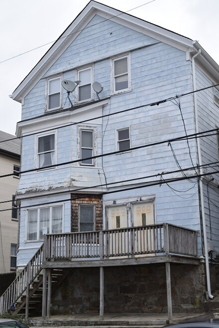 81 Barnaby St, Fall River, MA 02720
