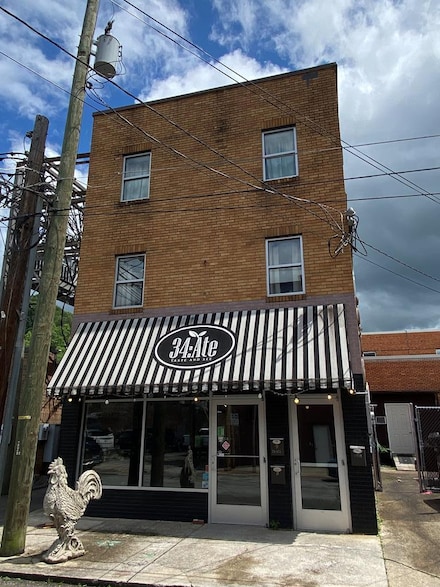 210 Pike St, Williamson, WV 25661