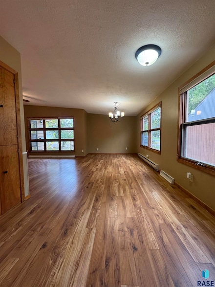 925 Harth Ave N, Madison, SD 57042