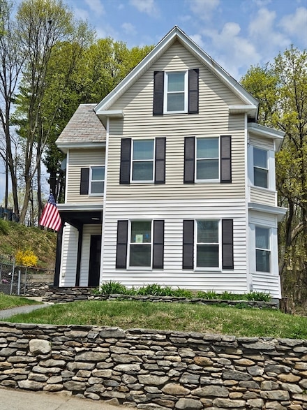 69 Walnut St, Leominster, MA 01453