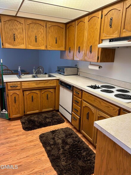 2305 N Main Ct, Williston, ND 58801