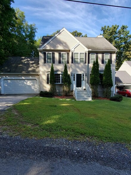 9 Svenson Ave, Worcester, MA 01607