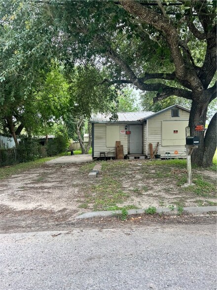 309 Laurel St, Alice, TX 78332