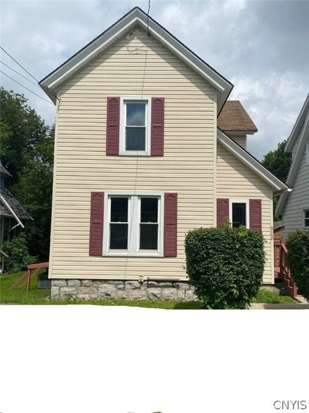 908 Myrtle St, Syracuse, NY 13204