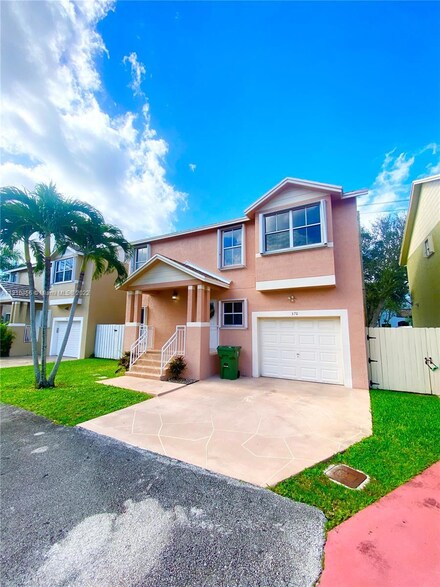 370 NW 102nd Terrace, Pembroke Pines, FL 33026