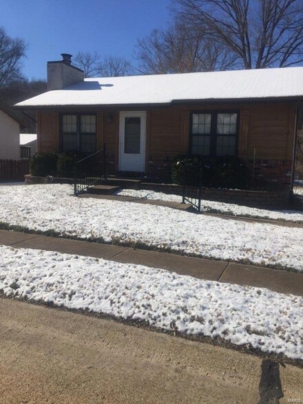 1471 Creekside Dr, High Ridge, MO 63049