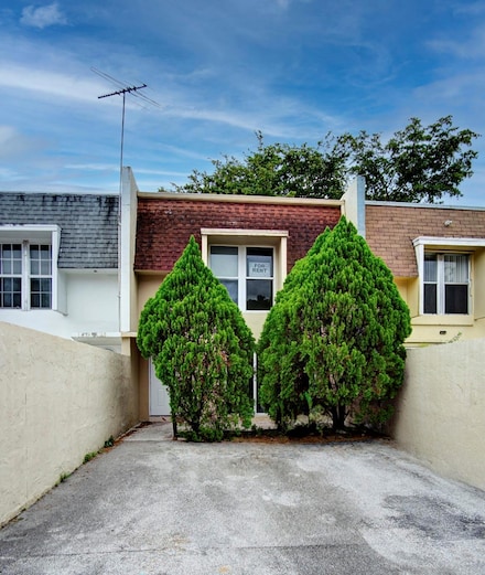 6252 Highland Ct, North Lauderdale, FL 33068