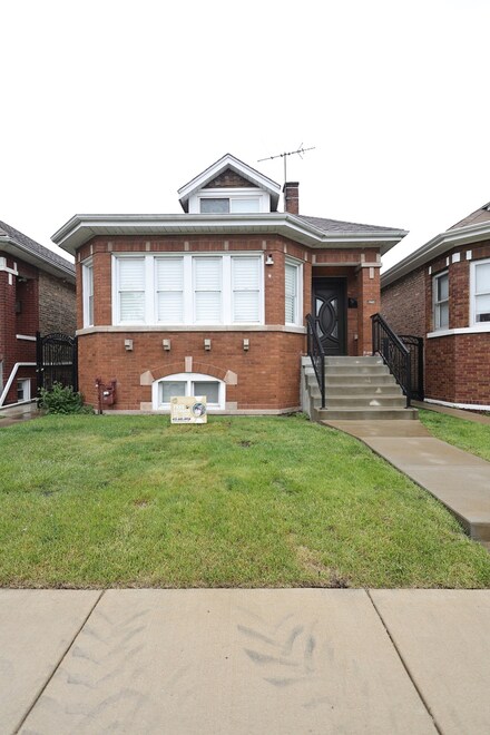 7218 S Washtenaw Ave, Chicago, IL 60629
