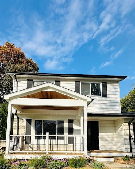 1684 Rustic Ln, Keego Harbor, MI 48320