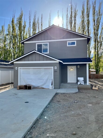 1366 Theo Way, Rock Island, WA 98850