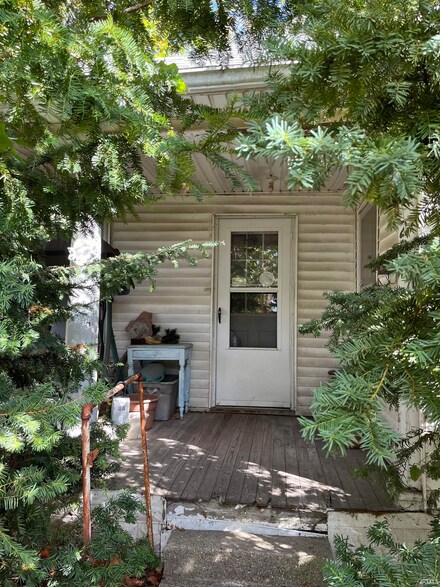 221 S State St, Sullivan, IN 47882
