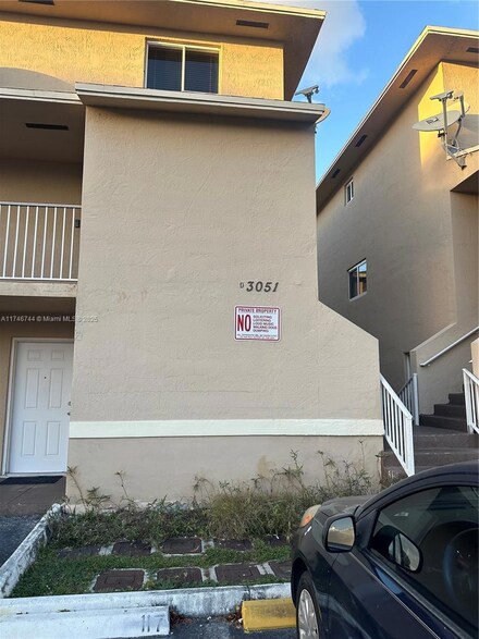 3051 W 76th St Unit D105, Hialeah, FL 33018
