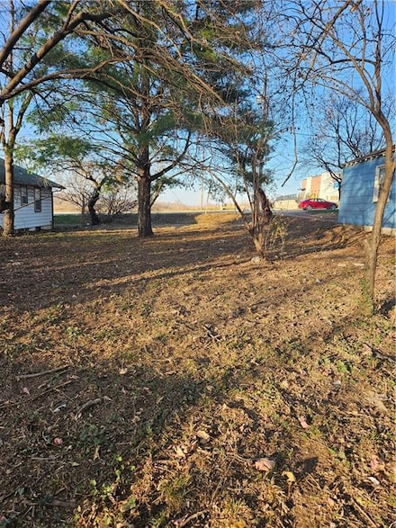 11105 E 24 Highway Cir, Independence, MO 64056