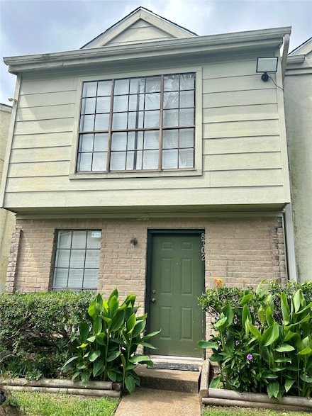 8702 Victorian Village Dr, Houston, TX 77071