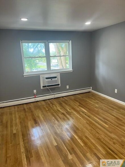 289 Main St Unit 1B, Spotswood, NJ 08884