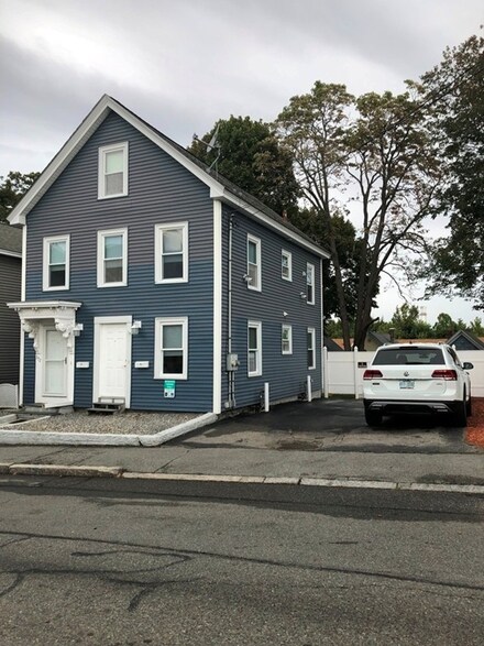 372 Lincoln St, Lowell, MA 01852
