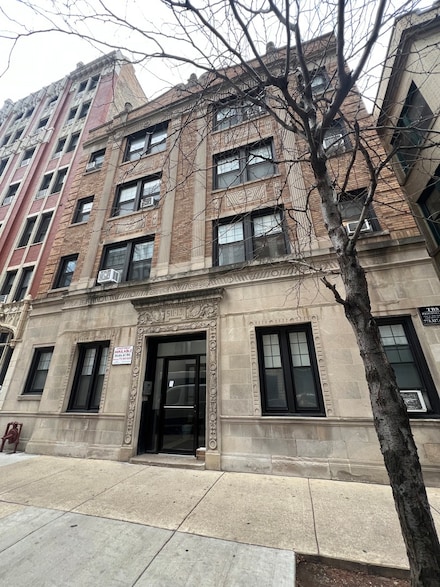 511 W Belmont Ave Unit 46, Chicago, IL 60657