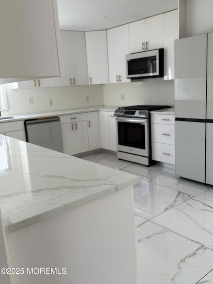 400 Brookside Ave, Oakhurst, NJ 07755