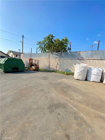 1449 E 59th St, Los Angeles, CA 90001