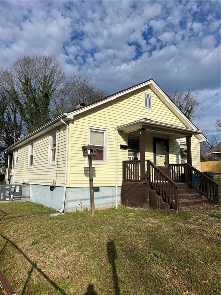 428 2nd St SW, Hickory, NC 28602