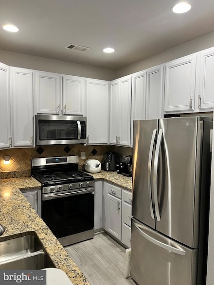 11333 Westbrook Mill Ln Unit 303, Fairfax, VA 22030
