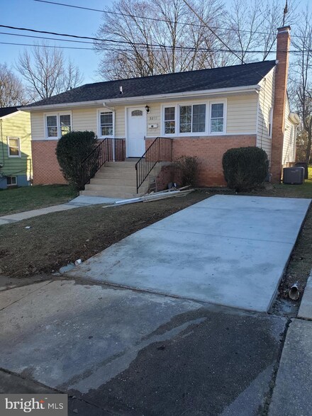 9209 3rd St, Lanham, MD 20706