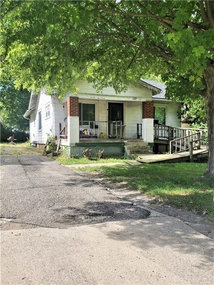 207 Geneva Rd, Dayton, OH 45417