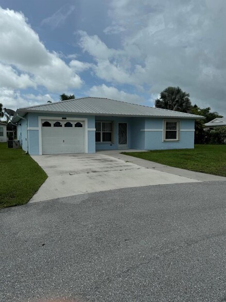 14187 Cisne Cir, Fort Pierce, FL 34951