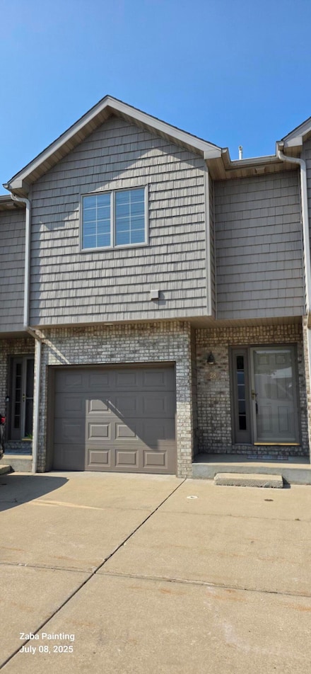 28 N Shore Dr, La Porte, IN 46350