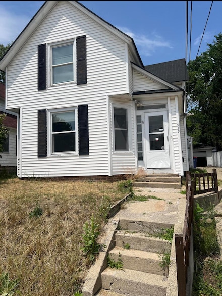939 Baraga St NE, Grand Rapids, MI 49503