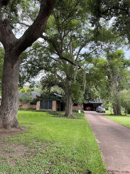 507 Oak Dr, Lake Jackson, TX 77566
