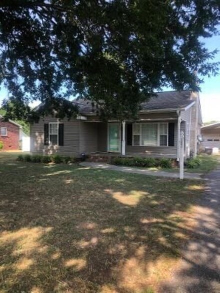 121 Camelot Dr, Union, SC 29379