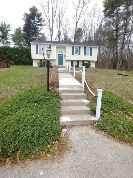 150 Collins Rd, Hardwick, MA 01082