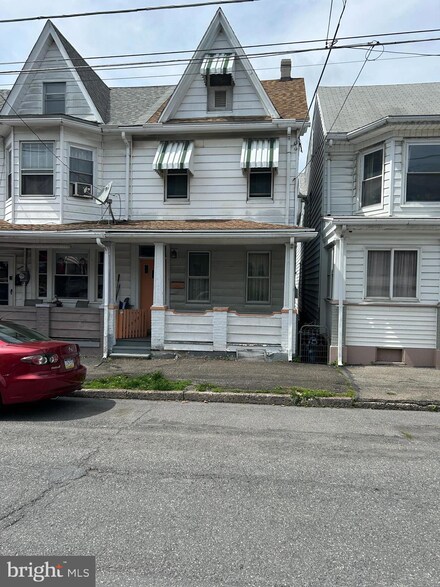 11 E Bertsch St, Lansford, PA 18232