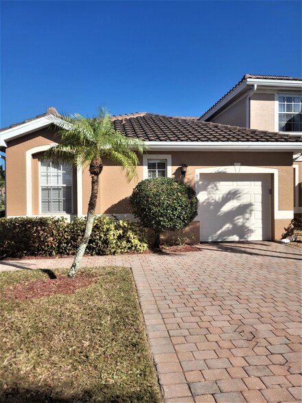 14060 Winchester Ct Unit 801, Naples, FL 34114