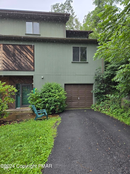 7247 Onawa Ct, Cresco, PA 18326