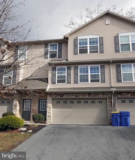 9063 Joyce Ln Unit UT2, Hummelstown, PA 17036