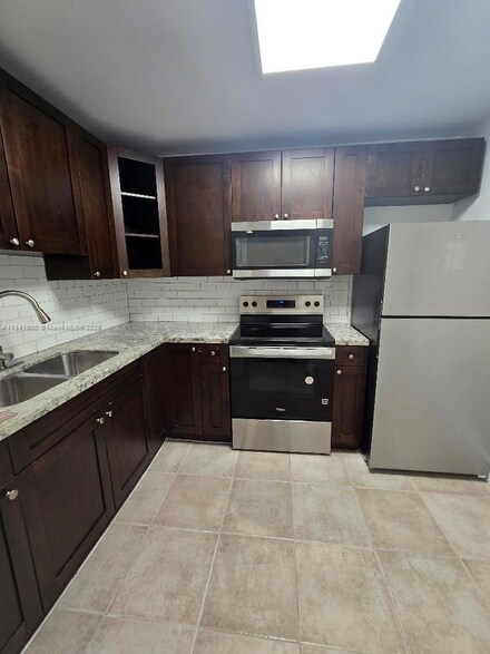 5625 W 20th Ave Unit 415, Hialeah, FL 33012