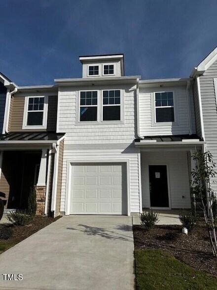 151 Hyacinth Ln Unit 202, Angier, NC 27501