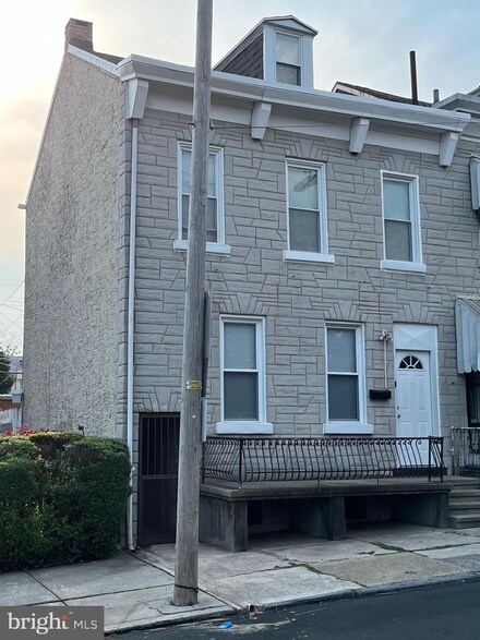 920 N 6th St, Reading, PA 19601