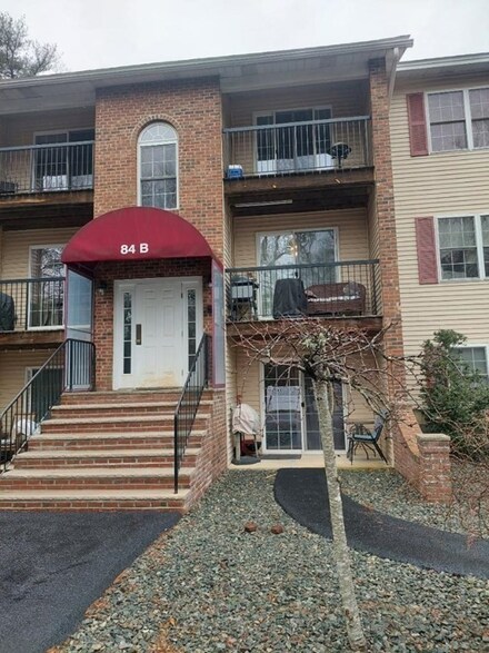 84 Cocasset St Unit B-2, Foxboro, MA 02035