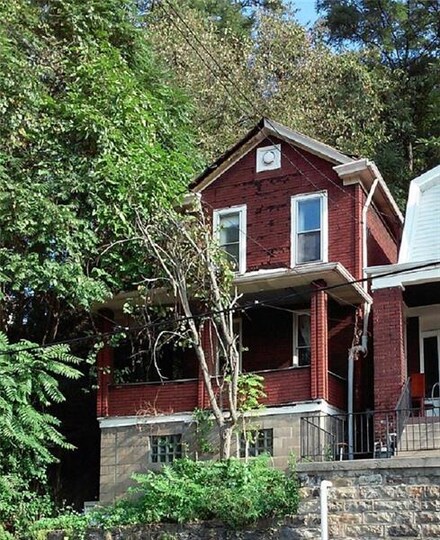 556 5th St, Pitcairn, PA 15140