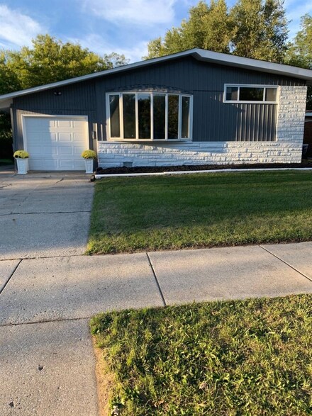 7030 E 1st Ave, Gary, IN 46403