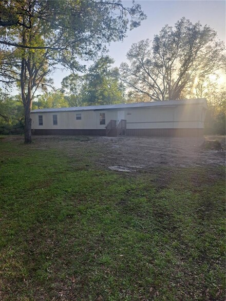 1463 Bobolink St, Zephyrhills, FL 33540