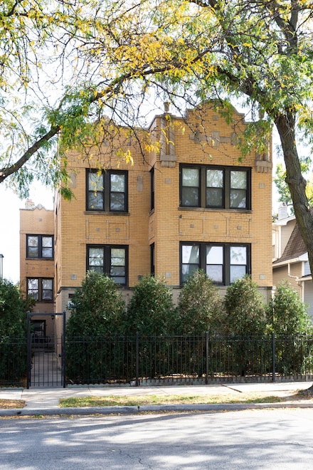 3755 N Kimball Ave, Chicago, IL 60618